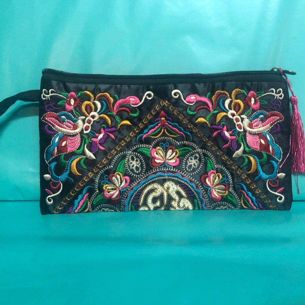 Women’s embroidered clutch purse